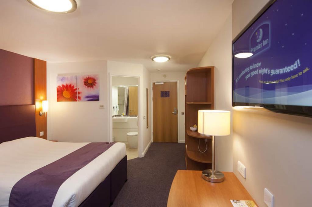 Premier Inn Falkirk Central Camelon Экстерьер фото