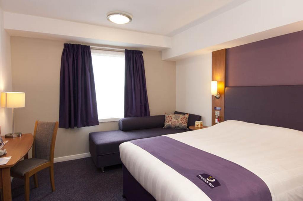 Premier Inn Falkirk Central Camelon Номер фото