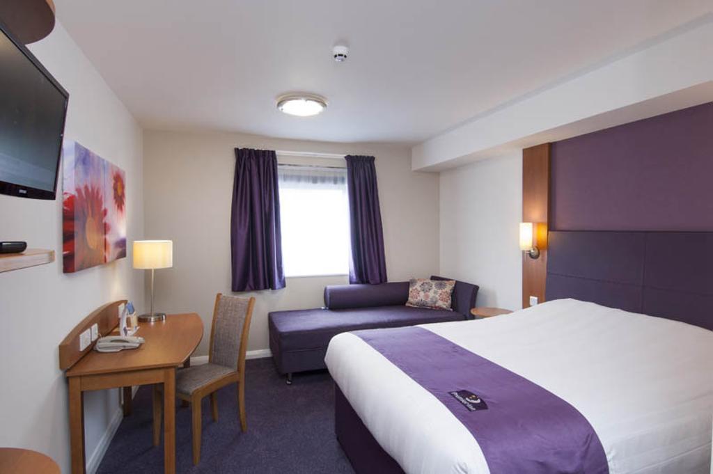 Premier Inn Falkirk Central Camelon Номер фото