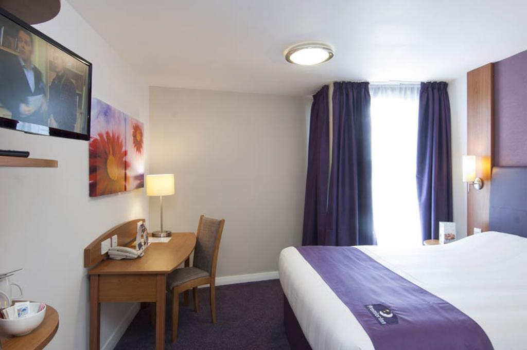 Premier Inn Falkirk Central Camelon Номер фото