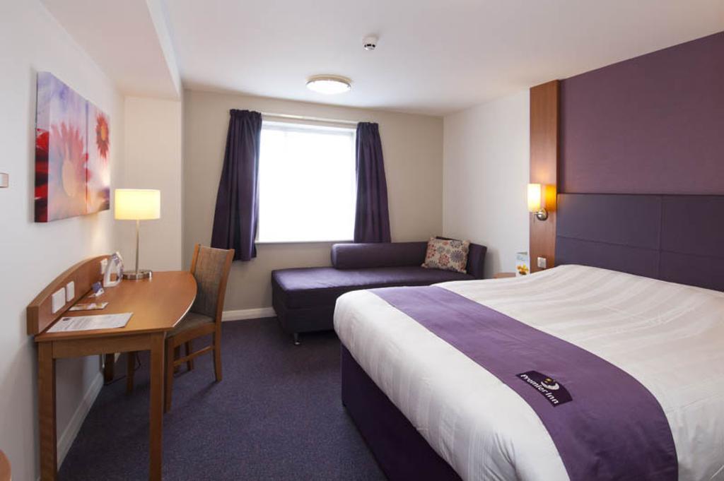 Premier Inn Falkirk Central Camelon Экстерьер фото