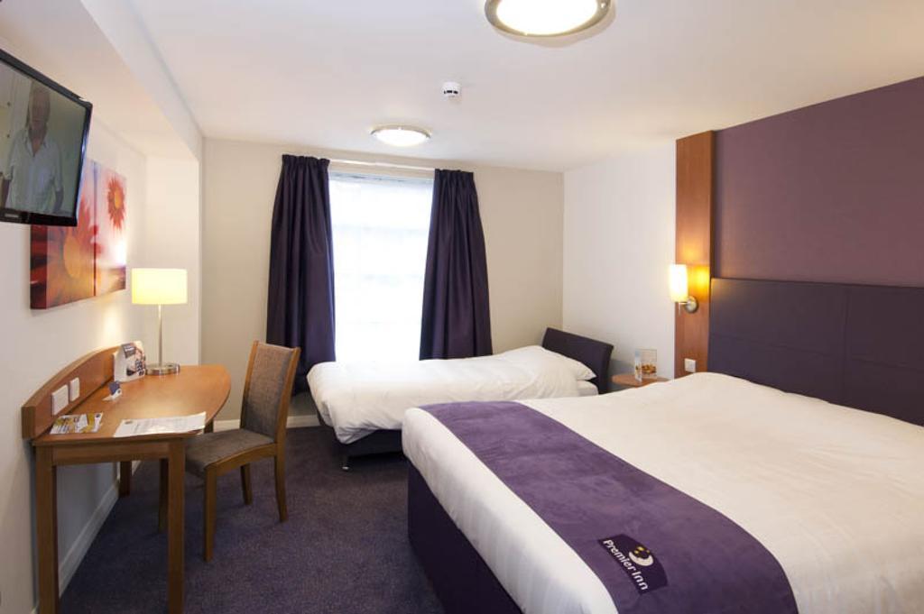 Premier Inn Falkirk Central Camelon Номер фото