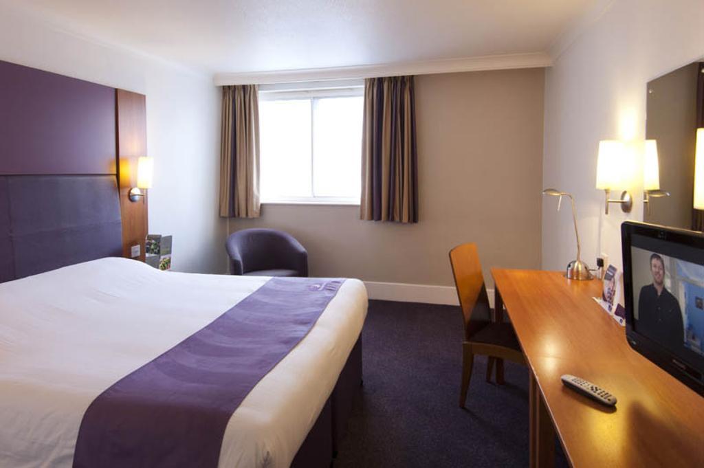 Premier Inn Falkirk Central Camelon Номер фото