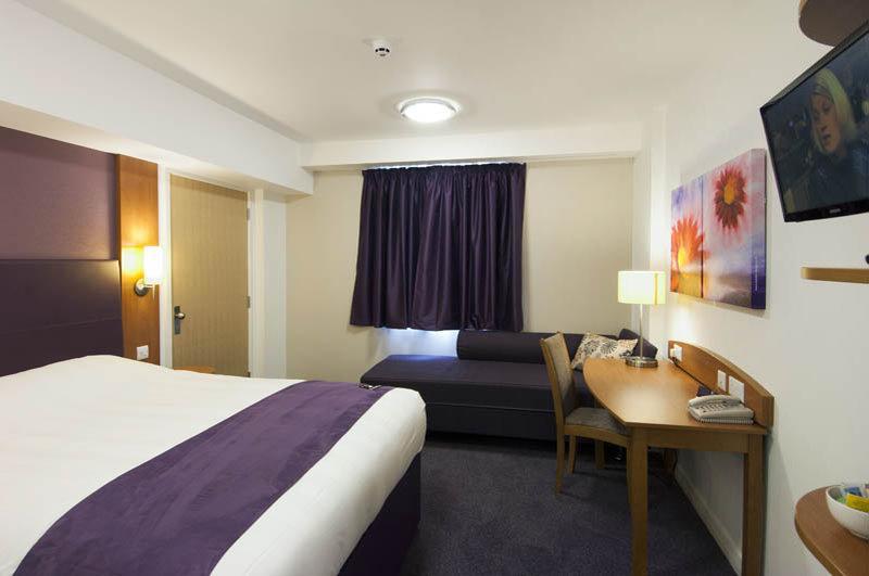 Premier Inn Falkirk Central Camelon Экстерьер фото